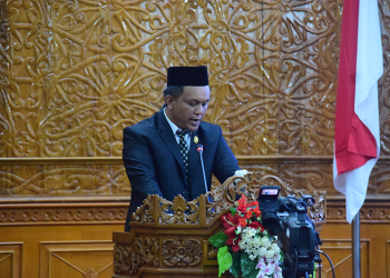 Abdi Firdaus Bacakan Pandangan Umum Fraksi Demokrat Kutim Terkait Raperda APBD 2024