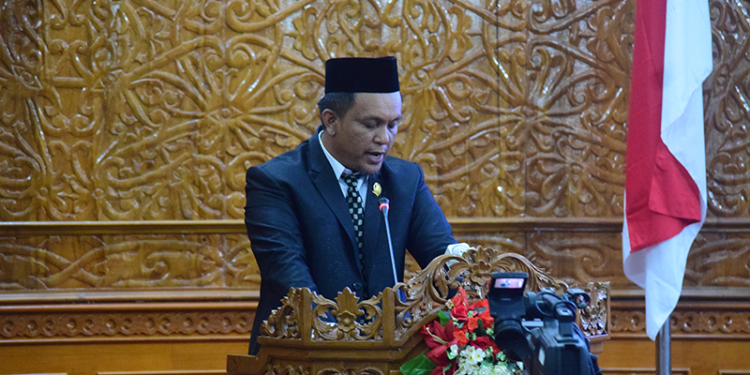 Abdi Firdaus Bacakan Pandangan Umum Fraksi Demokrat Kutim Terkait Raperda APBD 2024