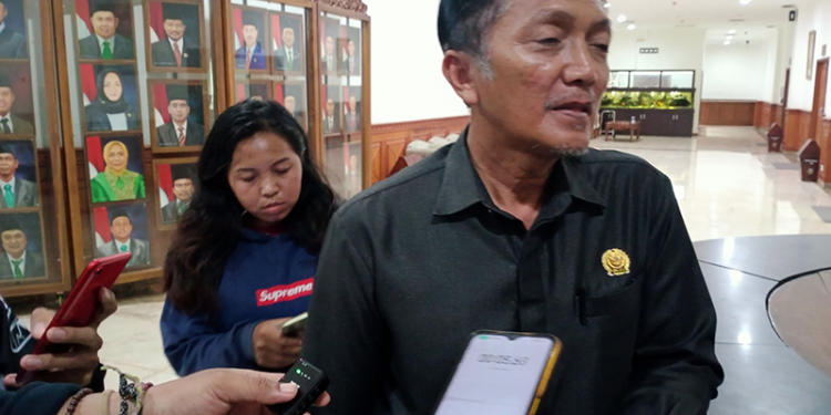 Anggota DPRD Kutim Desak Pemkab Atasi Sampah Muara Wahau