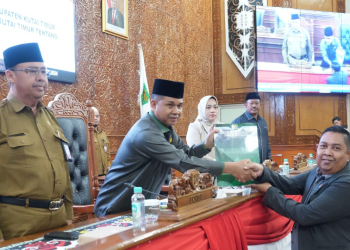 Muhammad Ali Sampaikan Pandangan Umum Fraksi PPP, Dalam Rapat Paripuran Ke 23 Kabupaten Kutai Timur
