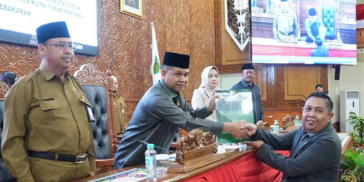 Muhammad Ali Sampaikan Pandangan Umum Fraksi PPP, Dalam Rapat Paripuran Ke 23 Kabupaten Kutai Timur