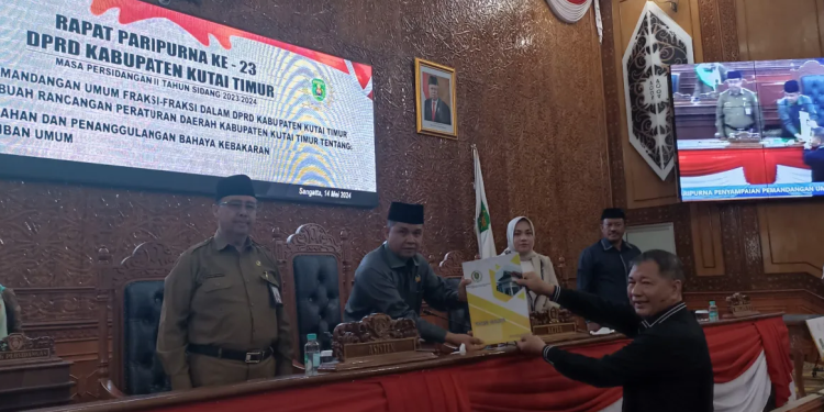 Arang Jau Sampaikan Pandangan Fraksi Partai Golkar Dalam Sidang Paripurna Ke 23 Tahun 2024