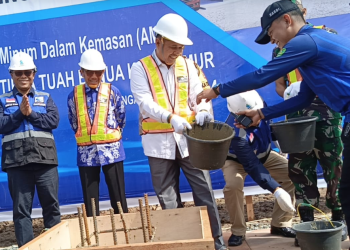 Joni Hadiri Peletakan Batu Pertama Pembangunan Air Minum Dalam Kemasan, Joni : Harus Berkembang Jangan Berhenti Di Tengah Jalan