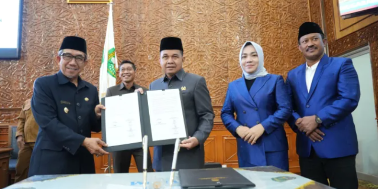 DPRD Kutim dan Pemkab Tandatangani Nota Kesepakatan KUA-PPAS Tahun Anggaran 2024 Senilai Rp 14,797 Triliun