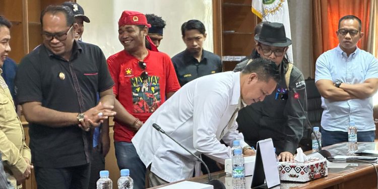 Tanggapan Komisi D DPRD Kutim Mengenai PHK Pekerja Perempuan Saat Hamil.