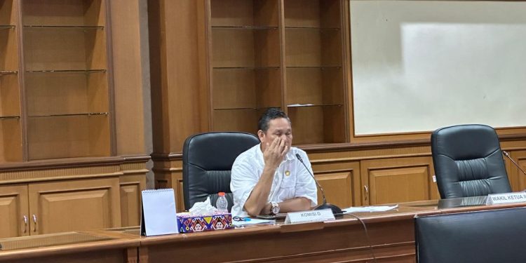 Yan Ipui Sambut Kunjungan SMP Negeri 1 Rantau Pulung ke DPRD Kutim, Dorong Minat Kepemimpinan dan Pendidikan