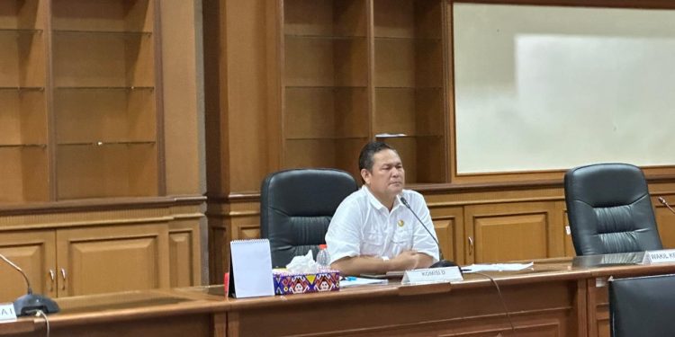 DPRD Kutai Timur Terima Kunjungan Studi Koperatif dari SMP Negeri 1 Rantau Pulung, Yan Ipui Jelaskan Tugas dan Tanggung Jawab