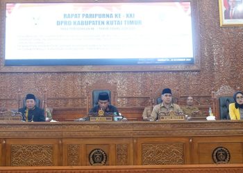 Ketua DPRD Kutim Pimpin Rapat Paripurna Ke XXI, Sampaikan Selamat Hari Guru Nasional