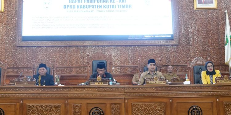 Ketua DPRD Kutim Pimpin Rapat Paripurna Ke XXI, Sampaikan Selamat Hari Guru Nasional