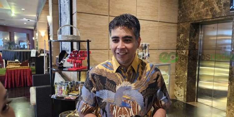 Wakil Ketua I DPRD Kutim Salurkan Bantuan Bola, Pacu Semangat Pemuda Berolahraga