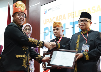 Kalahkan Puluhan Peserta Nasional, Kepala DPPKB Kutim Raih Peringkat II PKN Tingkat II LAN