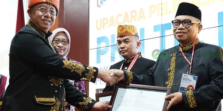 Kalahkan Puluhan Peserta Nasional, Kepala DPPKB Kutim Raih Peringkat II PKN Tingkat II LAN