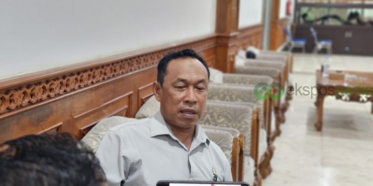 Komitmen Sang Mantan Guru: Akhmad Sulaiman Alokasikan Dana Aspirasi untuk Membangun Asa Pendidikan di Sandaran