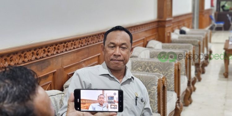 Akses Warga Terjepit Jalan Sawit, Akhmad Sulaiman Desak Pemda Segera Bangun Jalan Umum Penghubung Dua Desa Terisolir